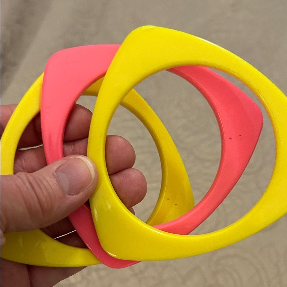 Three Vintage Retro Early Plastic Celluloid Triangle Shape Bangles Yellow Pink - Picture 3 of 5